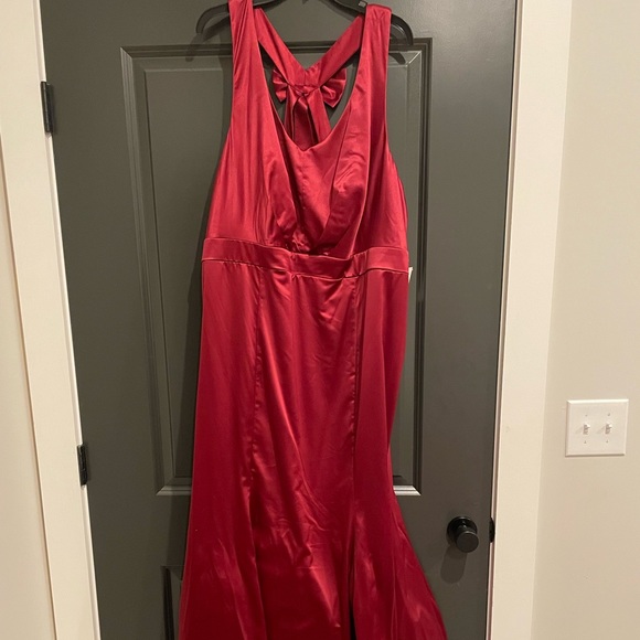 Trumpet style formal gown - Picture 6 of 7